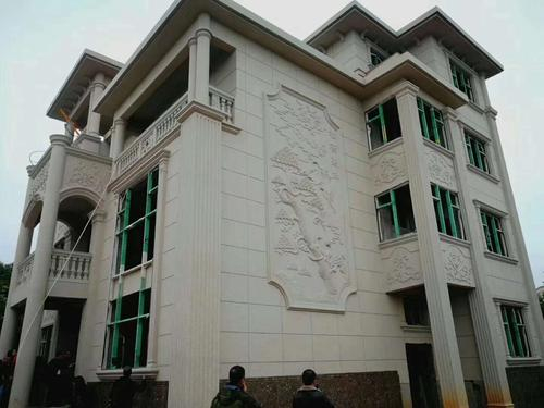 那么仿石漆與瓷磚、干掛石材對(duì)比有哪些優(yōu)點(diǎn)和缺點(diǎn)呢？